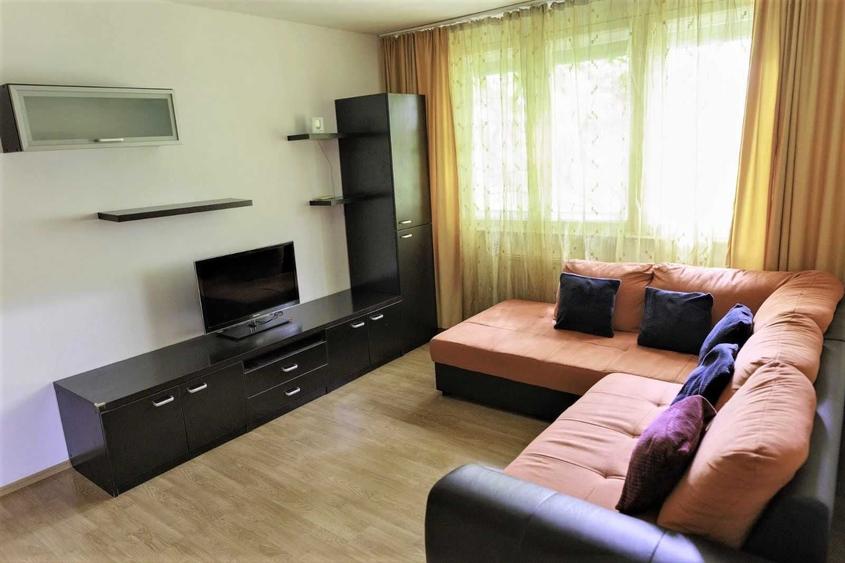 Apartament cu 3 camere semidecomandat în Drumul Taberei