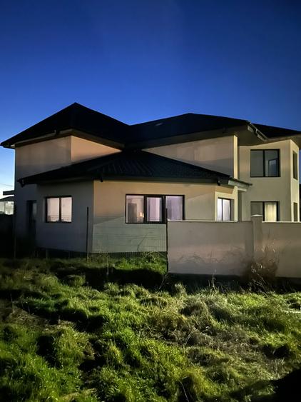 Casă individuală cu 6 camere cu Canalizare în Agigea