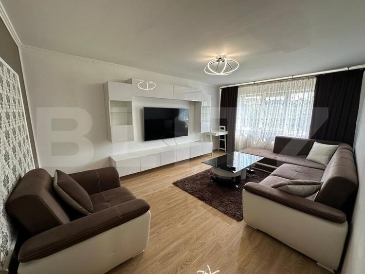 Apartament cu 3 camere decomandat, mobilat în Rovine