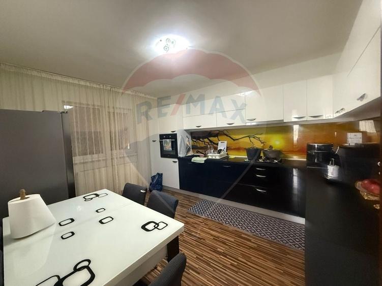 Casă individuală cu 5 camere cu Teren 336 Mp în Șimnicu de Sus