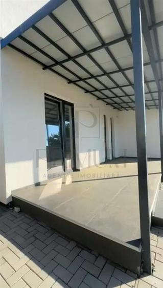 Duplex cu 5 camere cu Canalizare în Dumbrăvița