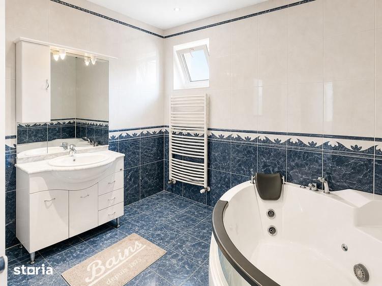 Casă cu 5 camere cu Teren 298 Mp în Rogerius