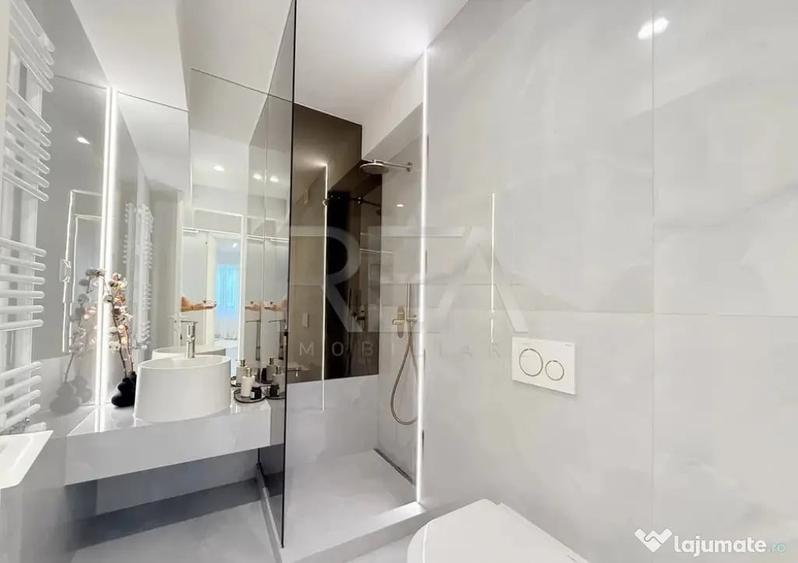 Apartament cu 3 camere decomandat în Central
