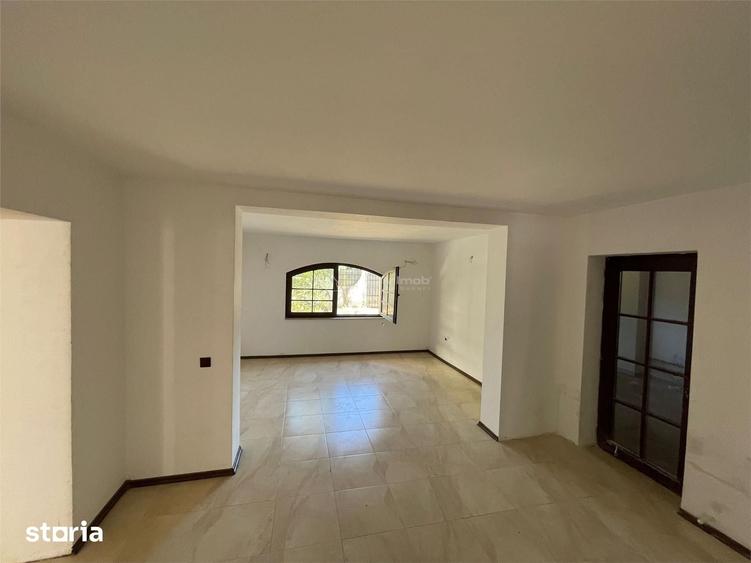 Casă cu 9 camere cu Teren 280 Mp în Corbeanca