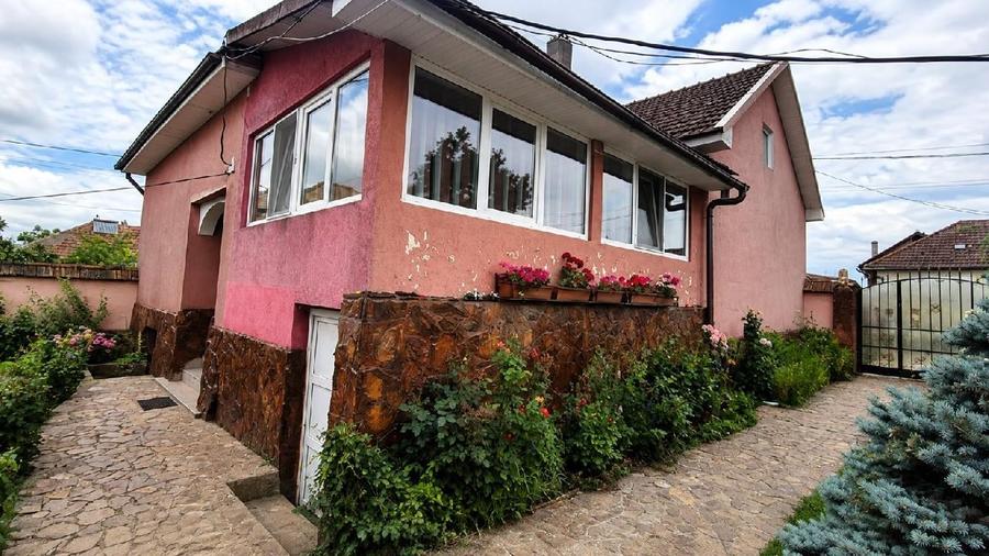 Casă individuală cu 4 camere cu Teren 1931 Mp în Lunca