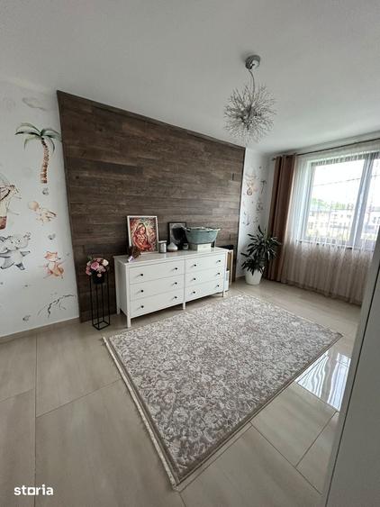Casă cu 4 camere cu Teren 325 Mp în Podu Roș