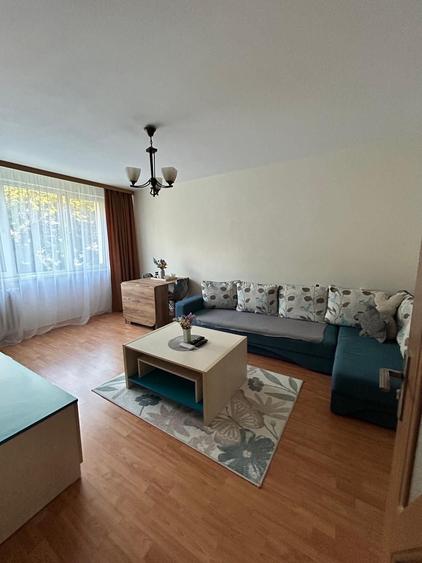 Apartament cu 3 camere decomandat în Valea Ialomiței