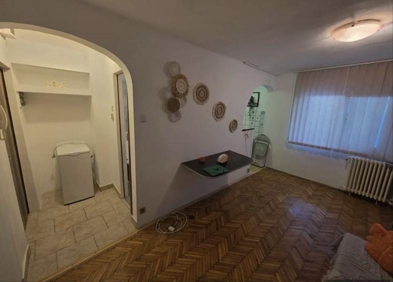 Garsonieră decomandată în Central