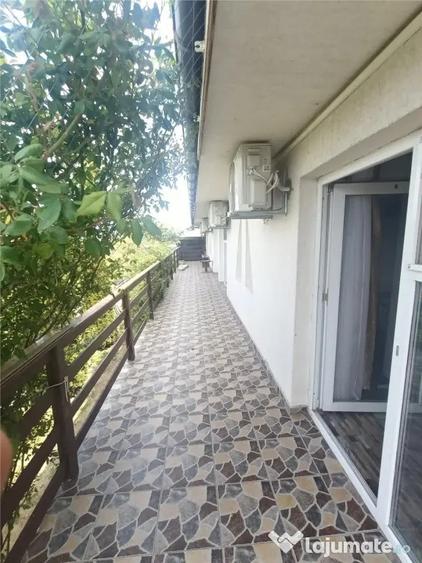 Casă cu 16 camere cu Teren 694 Mp în Central