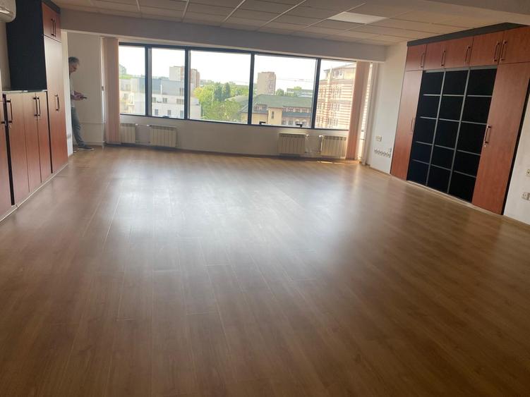 Birou, de 600 mp, în Splaiul Unirii