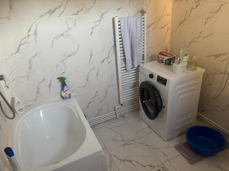 Casă individuală cu 5 camere cu Canalizare în Central