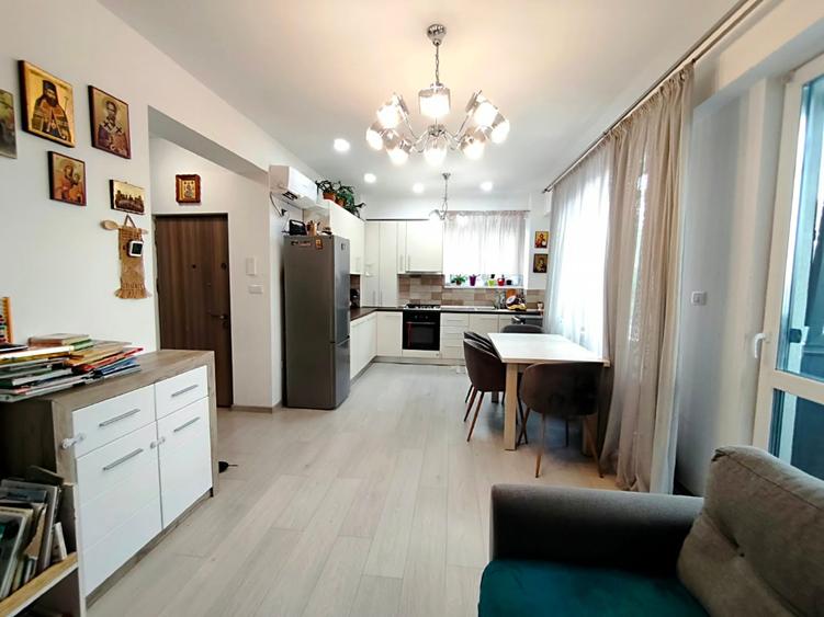 Apartament cu 3 camere decomandat în Central