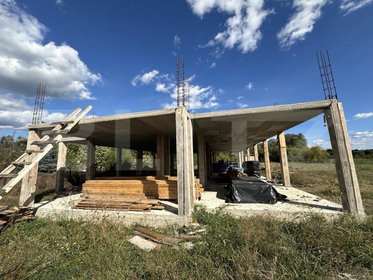 Casă individuală cu 3 camere cu Teren 5000 Mp în Exterior Vest