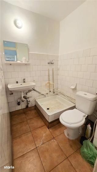 Apartament cu 4 camere decomandat în Micro 16