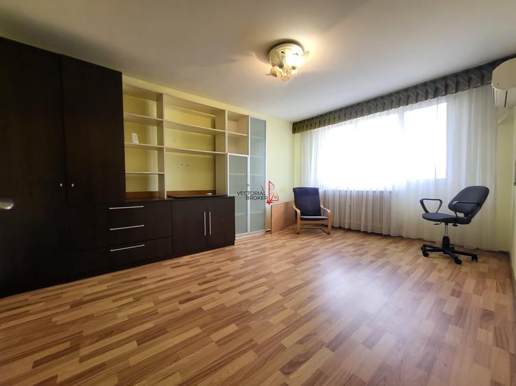 Apartament cu 3 camere decomandat în Ozana