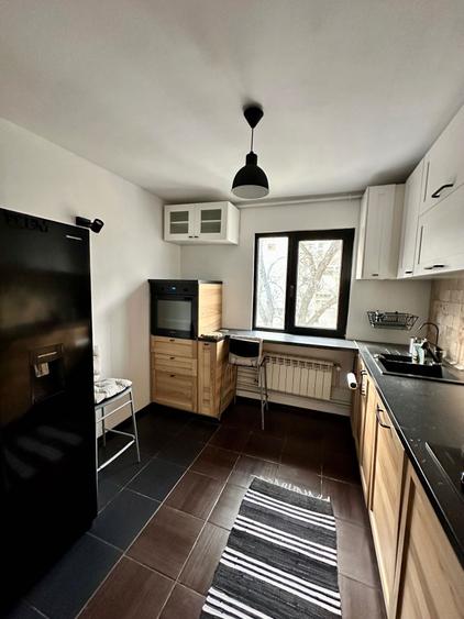Apartament cu 3 camere semidecomandat în Gorjului