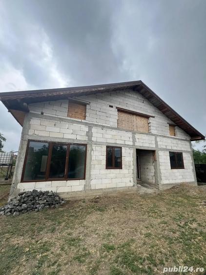 Casă cu 4 camere cu Teren 895 Mp în Vadu Pașii