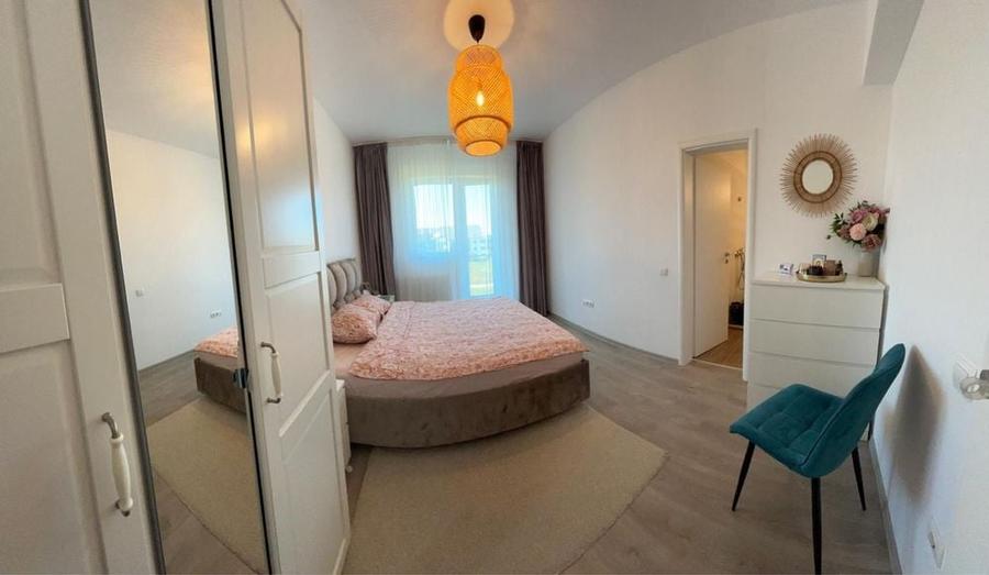 Apartament cu 3 camere decomandat în Tractorul