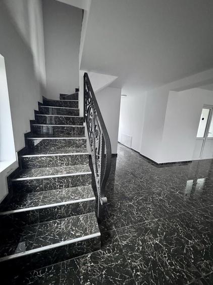 Casă cu 4 camere în Ștefănești
