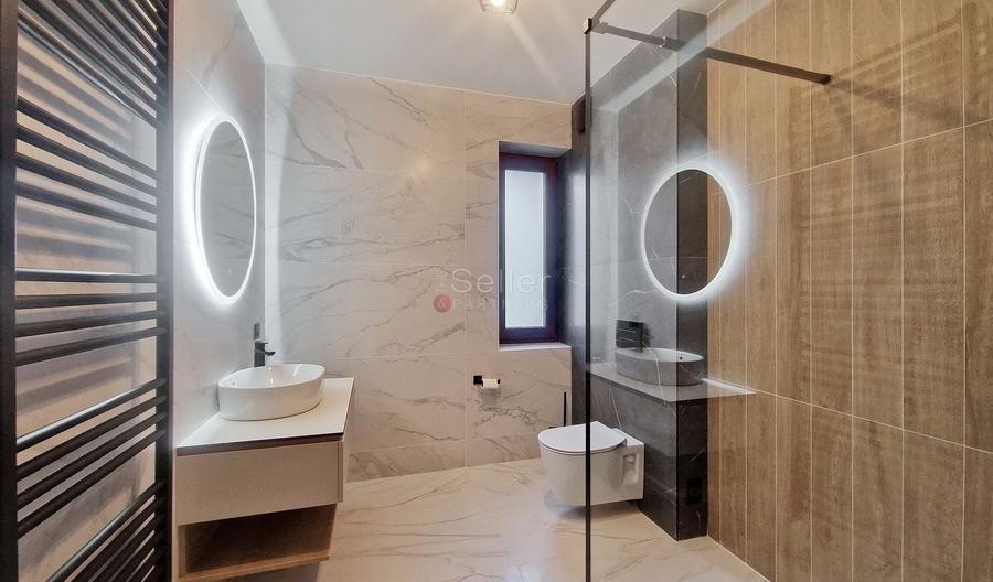 Apartament cu 2 camere semidecomandat, mobilat în Poiana Brașov