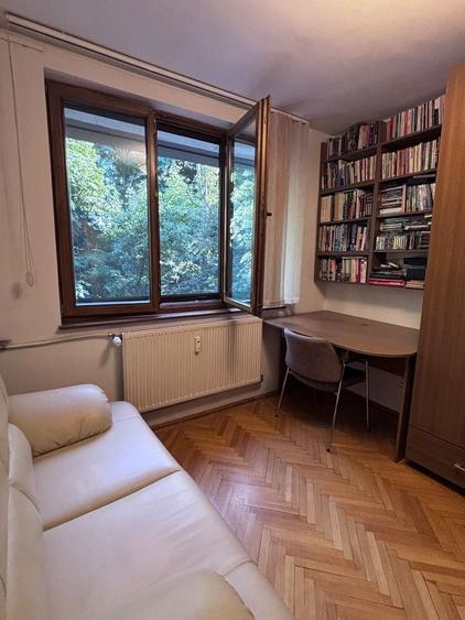 Apartament cu 3 camere decomandat în Drumul Taberei