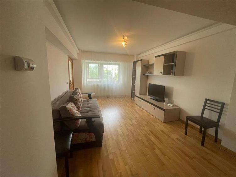 Apartament cu 2 camere decomandat, mobilat în 9 Mai