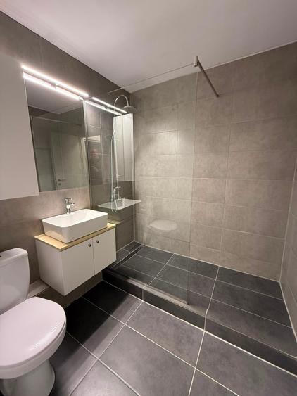 Apartament cu 3 camere semidecomandat în 13 Septembrie