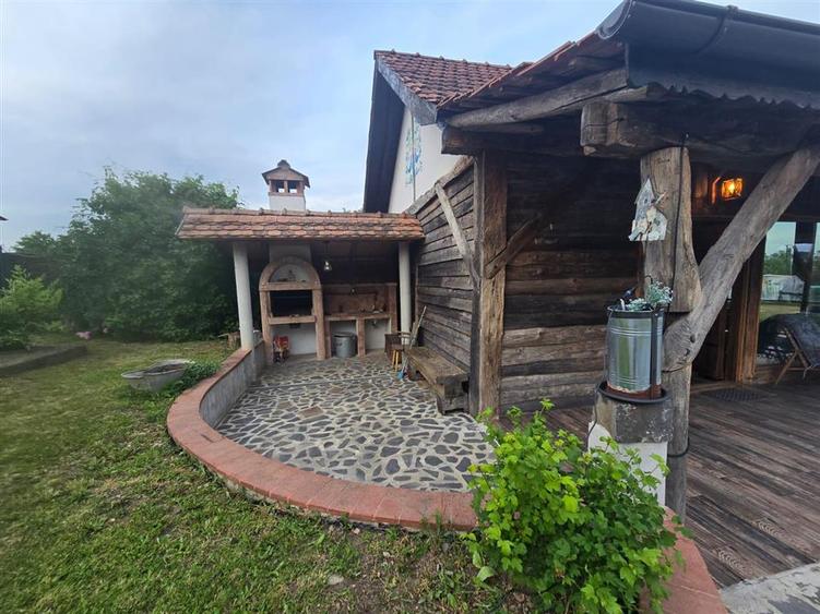 Casă individuală cu 6 camere cu Canalizare în Cincu