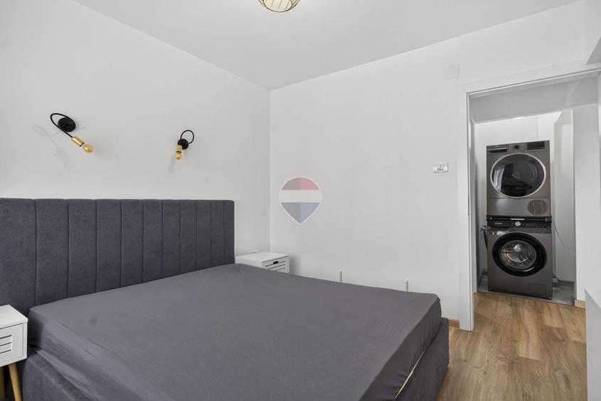 Apartament cu 4 camere decomandat, mobilat în Polivalentă