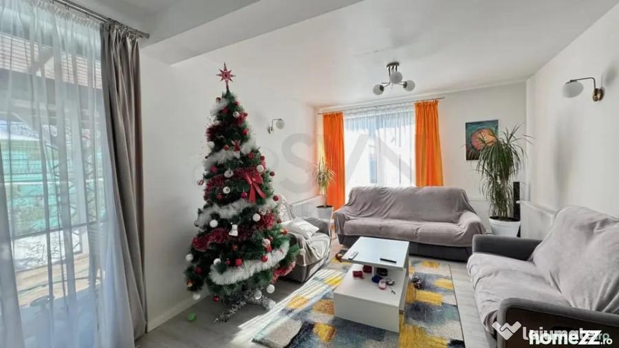Casă cu 8 camere cu Teren 255 Mp în Titan