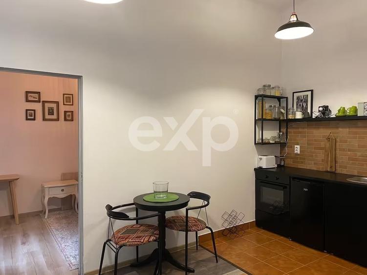 Apartament cu 2 camere semidecomandat, mobilat în Semicentral