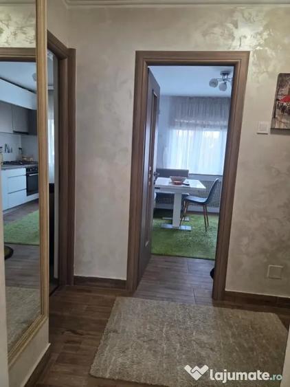 Apartament cu 3 camere decomandat în 1 Mai