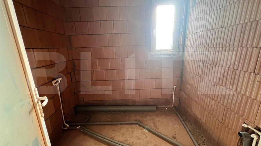 Casă individuală cu 6 camere cu Teren 1200 Mp în Pielești