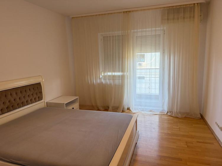 Apartament cu 3 camere decomandat, mobilat în Barbu Văcărescu