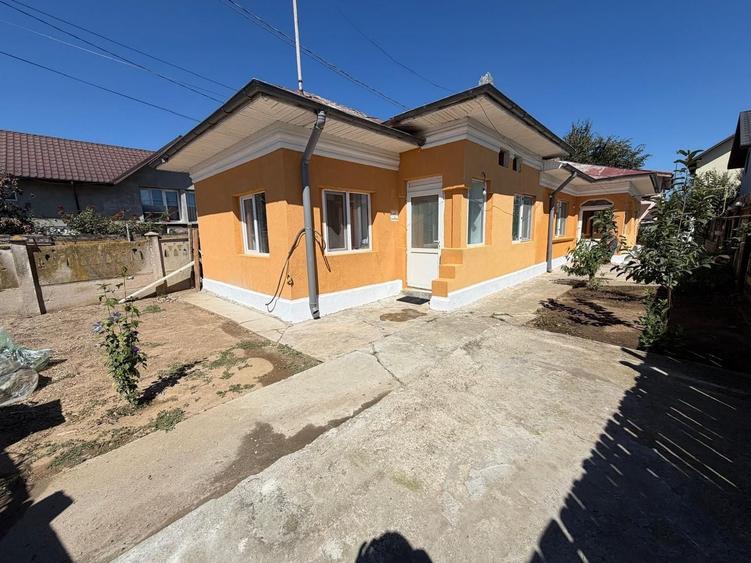 Casă individuală cu 4 camere cu Canalizare în Berceni