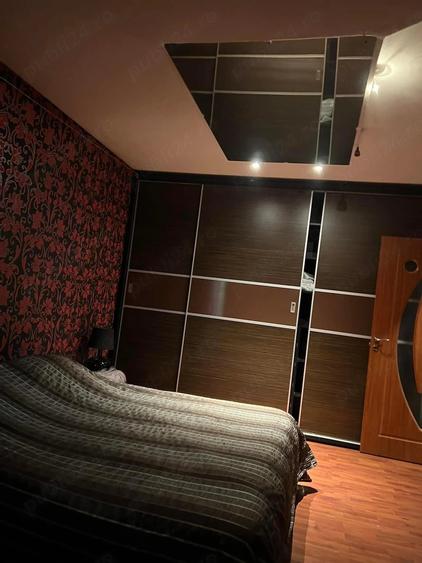 Apartament cu 3 camere decomandat în Titan