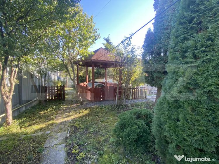 Casă cu 7 camere cu Teren 595 Mp în Central