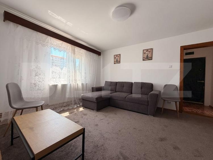 Apartament cu 2 camere semidecomandat, mobilat în Micro 6
