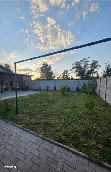 Casă cu 5 camere decomandat cu Teren 520 Mp în Malu Mare