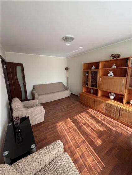 Apartament cu 3 camere decomandat, mobilat în Brâncoveanu