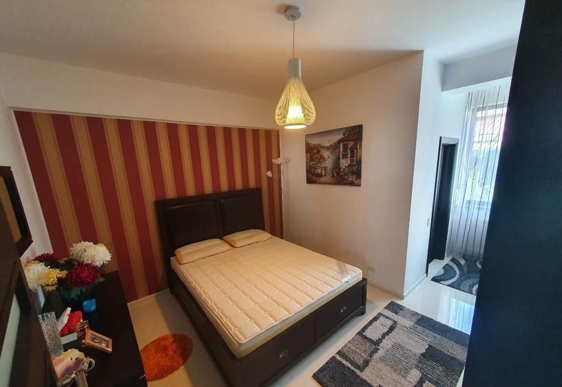 Apartament cu 3 camere decomandat, mobilat în Băneasa