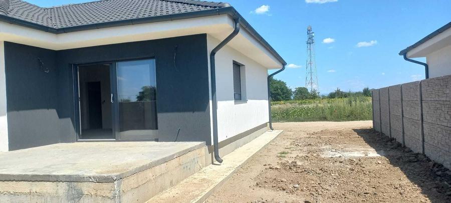 Casă cu 3 camere în Exterior Vest