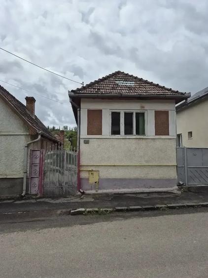 Casă cu 3 camere cu Teren 487 Mp în Central