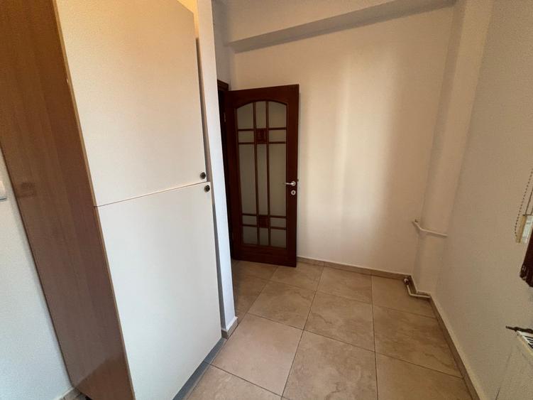 Apartament cu 2 camere decomandat în P-ța Victoriei