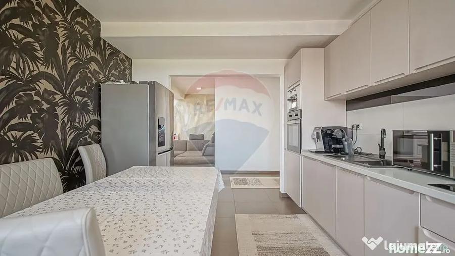 Apartament cu 3 camere decomandat în Cristian