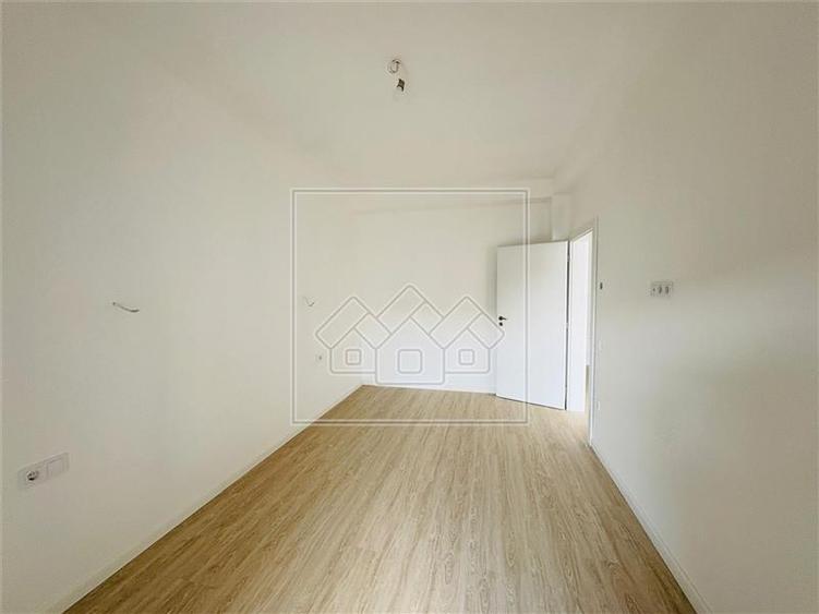 Apartament cu 2 camere decomandat în Exterior Vest