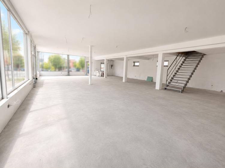 Spațiu comercial, de 280 mp, în Cantemir