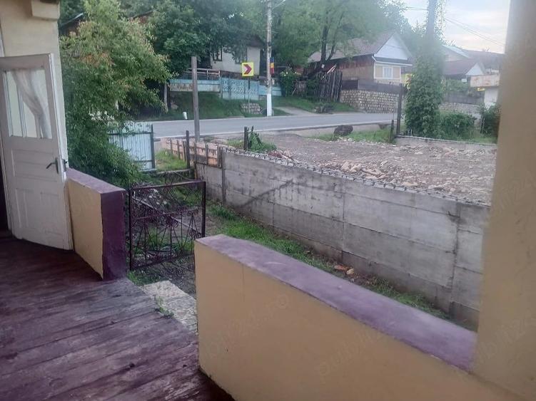 Casă cu 4 camere cu Teren 501 Mp în Lepșa