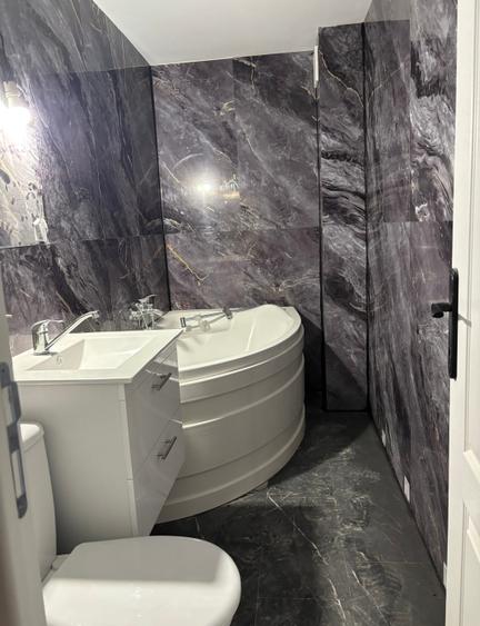 Apartament cu 3 camere în P-ța Unirii