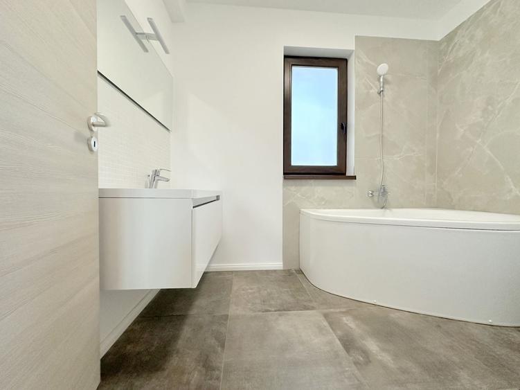 Duplex cu 4 camere cu Canalizare în Dumbrăvița